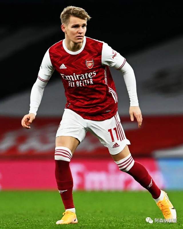 媒体评论 Gumayusi 的轮换： Gumayusi 绝对不是因为他的错误言论而被替换