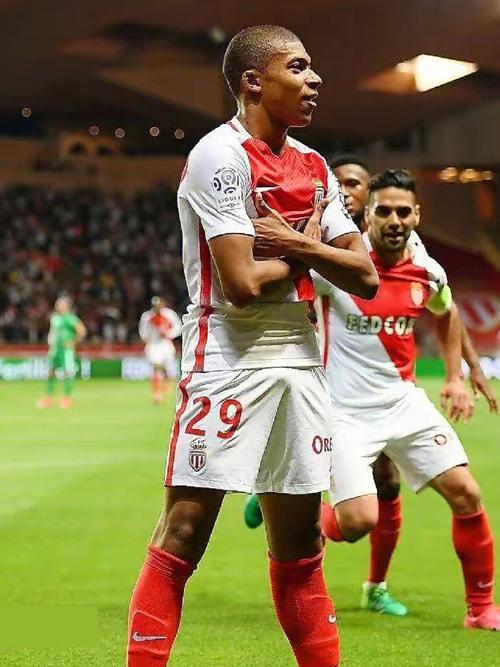 Poppy：369感觉没有突破自我只玩自己玩的好的英雄，在JDG养坏了