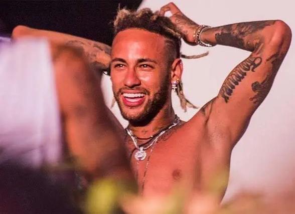 昨晚，LCS赛区的FlyQuest战队官宣前LSB下路选手Prince加入队伍