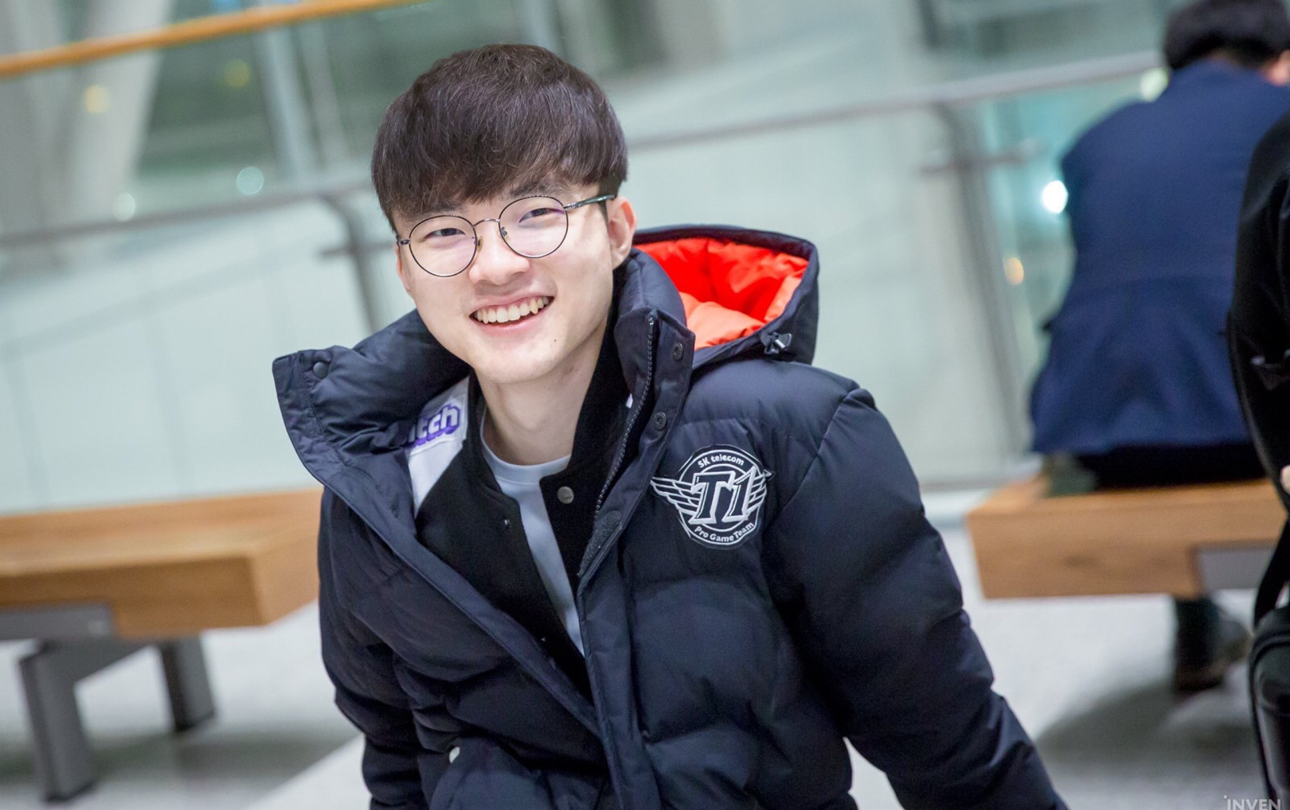 LPL季后赛再次延期：原定于4月8日恢复的季后赛将延期至4月12日起继续在线上进行