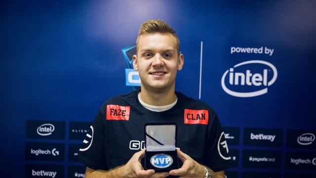 Joker锐评Scout：要么自己还清要么不打了 Doinb真去了高低得去EDG门口磕头