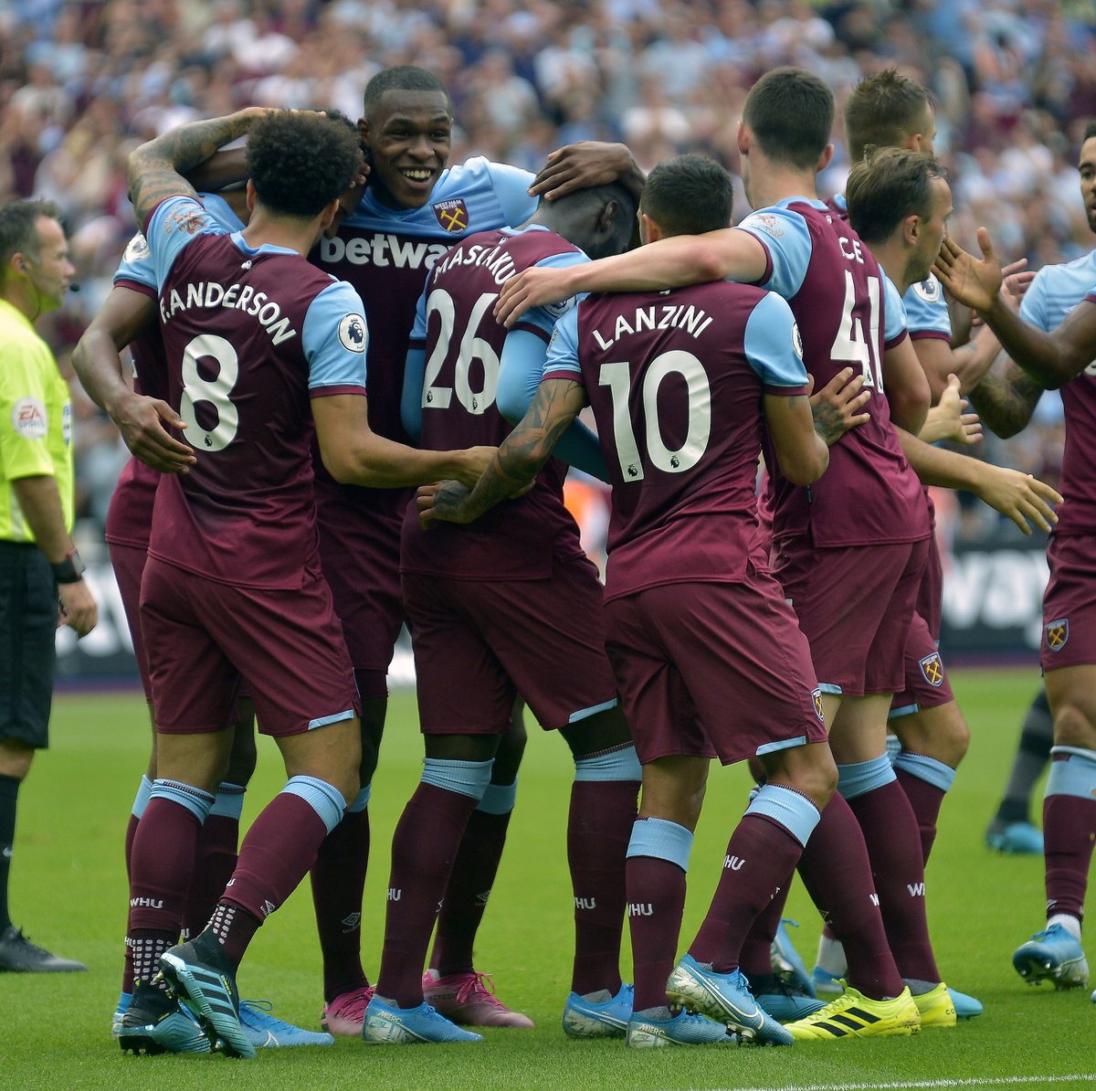 Generation Gaming 宣布 2025 赛季制服： Black 作为主色，配以 White 和黄色点缀在 Arms 上;